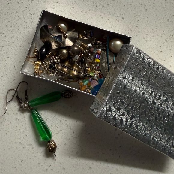 Estate Lot of Vintage Earrings - Picture 3 of 5